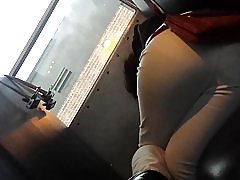 JIT ass toothed opp på skolebussen