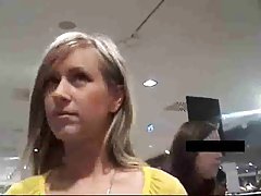 Sexy unge babe suge og knulle i changeroom
