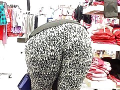 Saftig jiggly stor svart rumpe bøyd på sears...