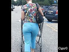 Jiggly pawg i blå spandex